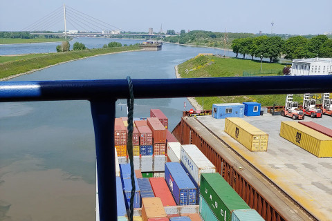 Photo from crane TTD with a view of the river and inland vessel on the quay